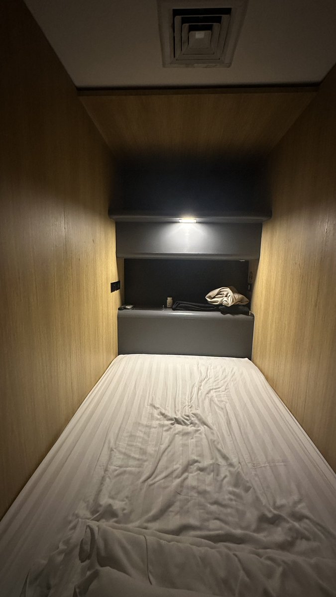 Jonathan1221993's tweet photo. Ada yg familiar ga sama tempat ini ?? 😂
Lagi di bangkok nih, barangkali ada orang indo yang lagi di sini juga 💦💦💦

#gaysemarang #gaysurabaya #gayjakarta #gaybandung #GayMalang #gayyogyakarta #gaybali #gaymedan #GayIndonesia https://t.co/woLuuMByXV