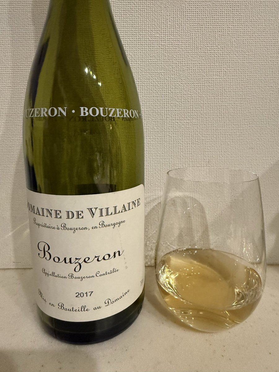 usunaga_kensuke's tweet photo. そろそろ飲もうと思っていた1本。ブルゴーニュ・アリゴテとはかなり違う。想像とかなり違った。 https://t.co/Tbyzd1HNS3