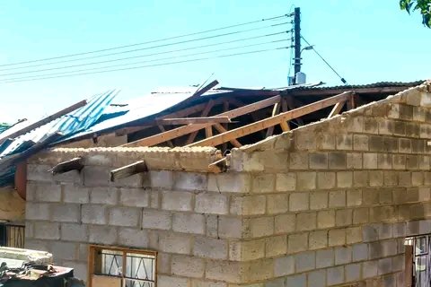 NeoNdakane's tweet photo. Houses affected by weather conditions and look how municipal officials helped ... Guess the party?

How our people are being treated https://t.co/jtPnG0WTiI