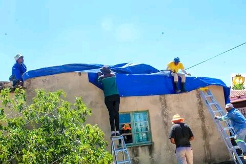 NeoNdakane's tweet photo. Houses affected by weather conditions and look how municipal officials helped ... Guess the party?

How our people are being treated https://t.co/jtPnG0WTiI