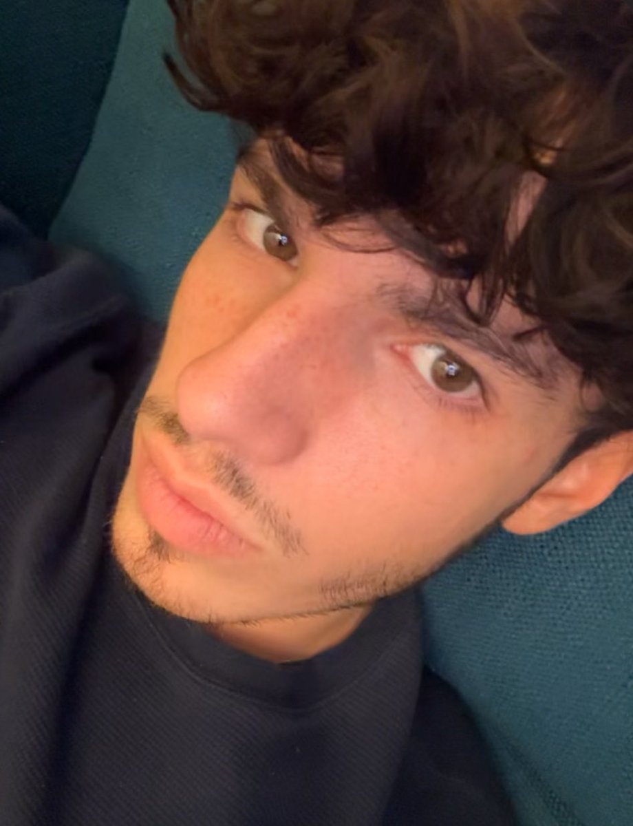 alex tweet media