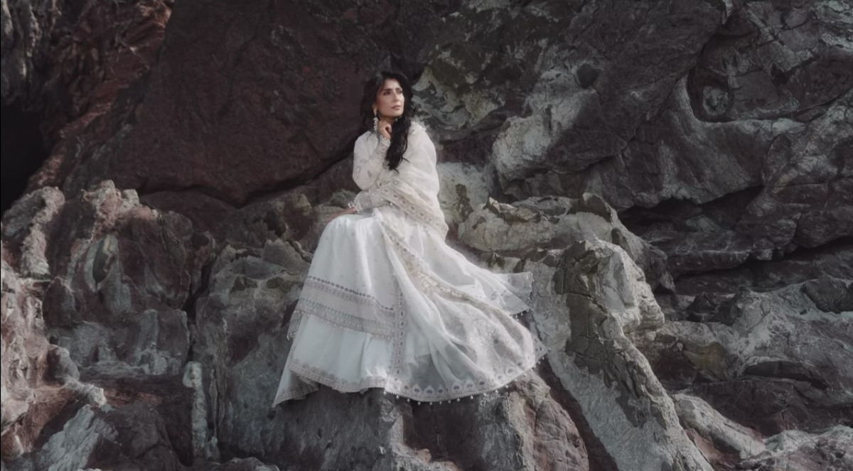 She looks like a painting 😭👌
So gorgeous 😩
#ayezakhan