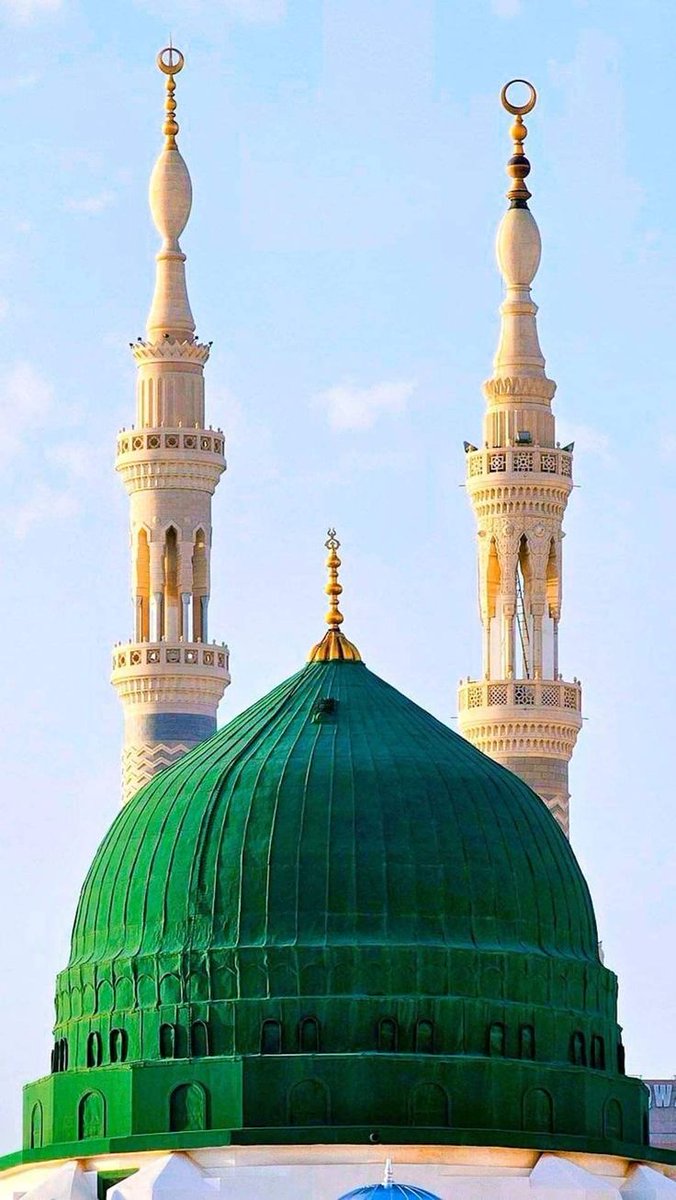 یَا رَسُولَ اللہ اُنْظُر حَالَنَا
یَاحَبِیْبَ اللہِ اِسْمَعْ قَالَنَا