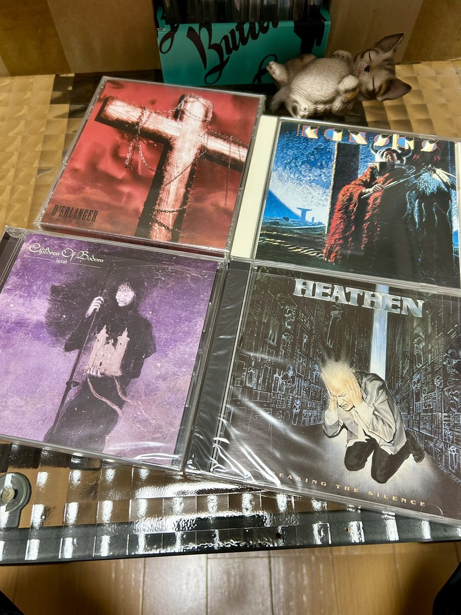 Hi, guys.
How was your day?
I listened to these CDs on February 4th, 2026.

LAZZARO / D'ERLANGER🇯🇵
#Kyo

Monolith / Kansas🇺🇸
#PhilEhart

Hexed / Children of Bodom🇫🇮
#DanielFreyberg

Breaking the Silence / Heathen🇺🇸
#DougPiercy

I had a bad day at work today.
I'm gonna go to bed.