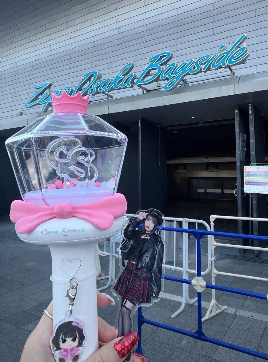 pa___ru0's tweet photo. きゅーてすとのつどい🌸
久しぶりにぱるに会えて嬉しかった🥲💕
たまたま1本だけとれた銀テがぱるで運命すぎたしお見送りでハタチおめでとう！って伝えられたし幸せだった💗
会う度にダンスも歌も上手くなっててすごいよ😭
新衣装めちゃくちゃ好みで可愛かった🥰
 #桜庭遥花 https://t.co/QLJyzcN6kN