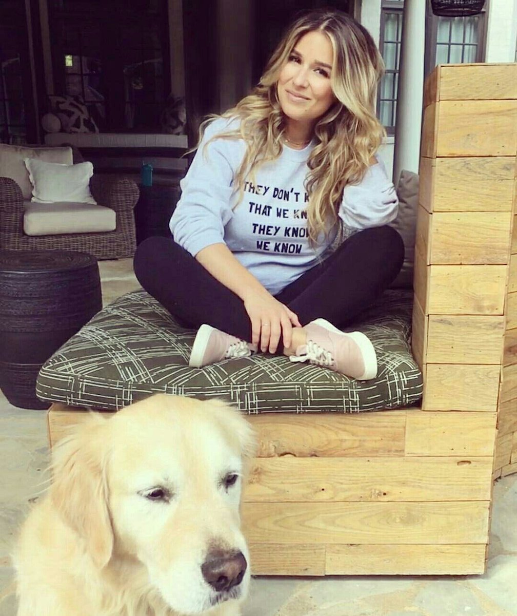 𝒜𝓃𝒶 𝐻𝒶𝓎𝑒𝓈 tweet media