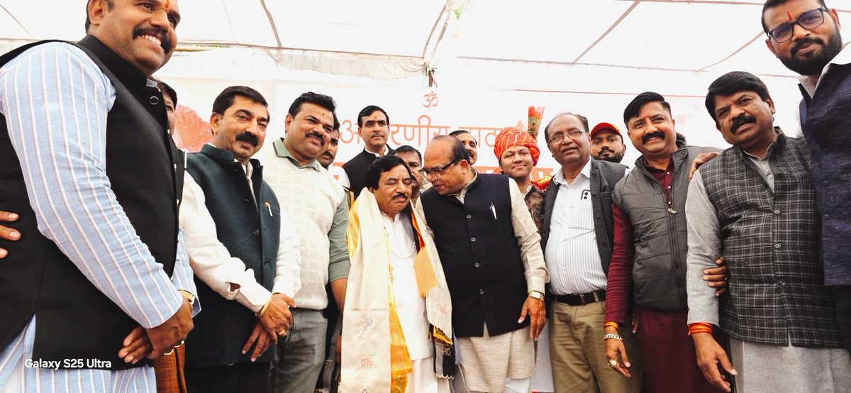 भाजपा संसदीय बोर्ड के सदस्य, आदरणीय भाईसाहब श्री सत्यनारायण जटिया जी को जन्मदिन की हार्दिक बधाई एवं शुभकामनाएं प्रेषित की !
बाबा महाकाल आपको स्वस्थ, दीर्घायु और यशस्वी जीवन प्रदान करें, यही कामना है।
<a href="/DrMohanYadav51/">Dr Mohan Yadav</a> 
<a href="/Hkhandelwal1964/">Hemant Khandelwal</a> 
<a href="/BJP4MP/">BJP Madhya Pradesh</a>