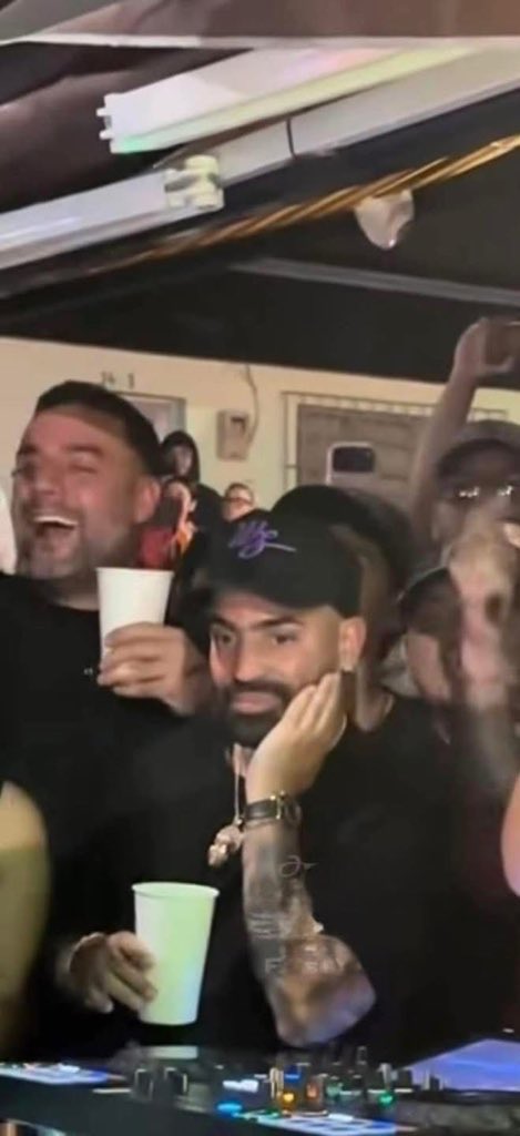Edits de Mierda es tan estúpido que se fue de la guarida para según el reinventarse y hoy fácilmente hubiera empezado el stream del PoolParty 🥱🥱