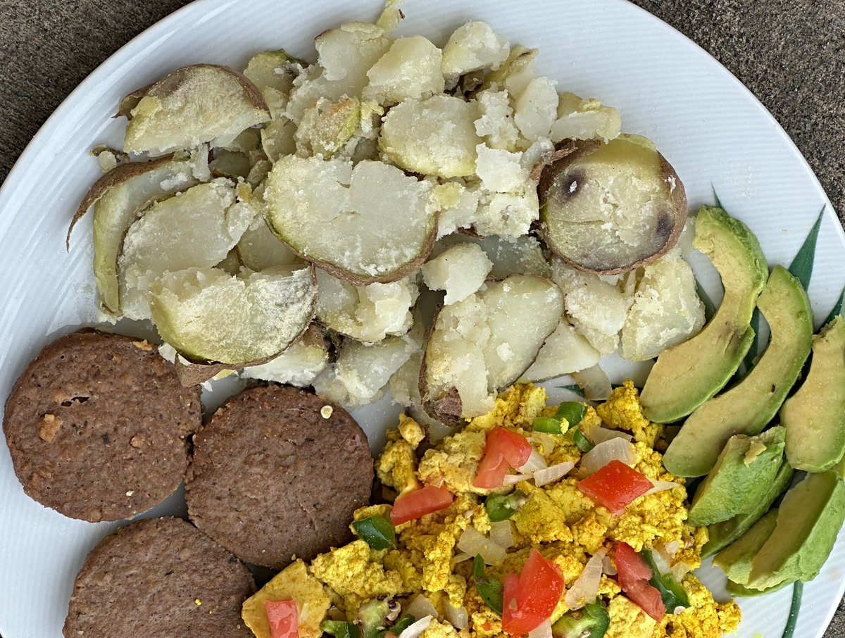 Robotvirgin's tweet photo. Vegan Breakfast with Tofu Scramble, Breakfast Potatoes, Avo & Beyond Breakfast Sausage!
.
.
.
.
.
.
#avocado #tofuscramble #avocadolover #tofu #tofulover #govegan #vegan #veganfood #plantbased #veganism #veganfortheanimals #vegansausage #beyondburger #veganbrunch #veganbreakfast https://t.co/3ck3zCyQxH