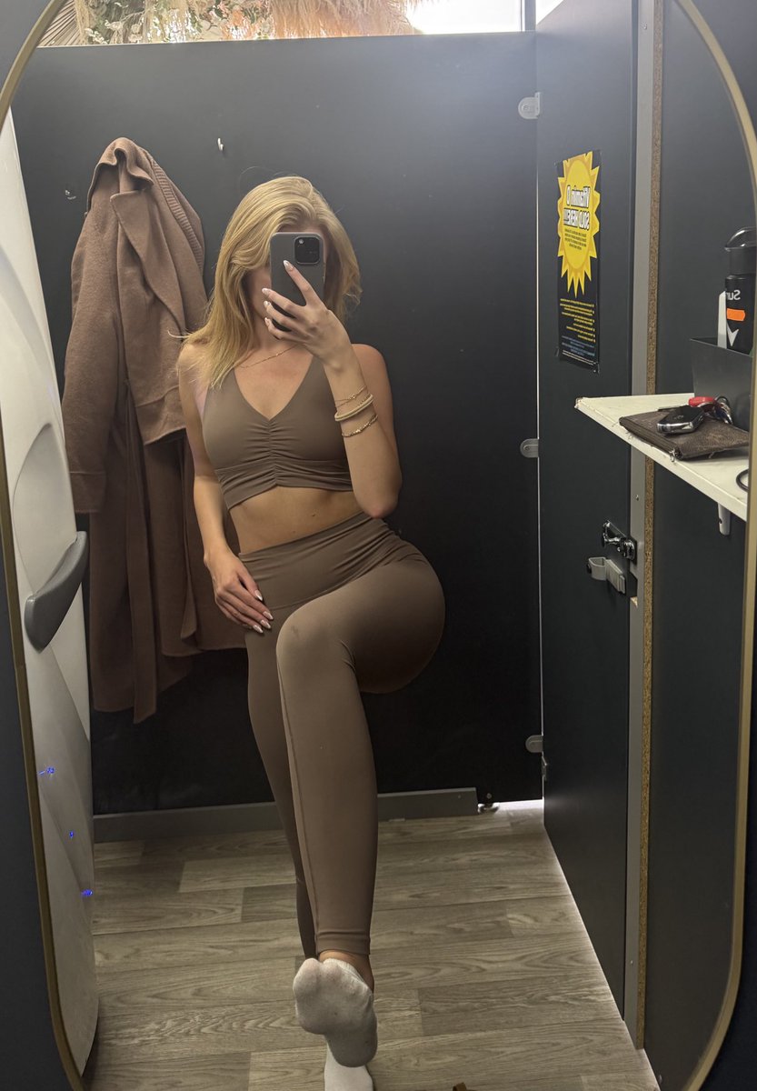 brattyprin111's tweet image. Gym set and socks kinda day