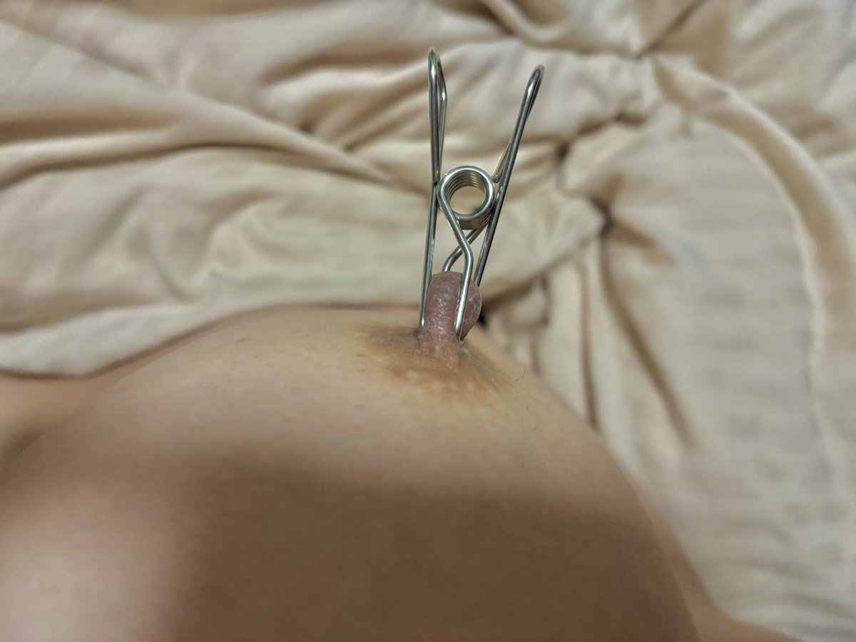 N3776n's tweet photo. 乳首挟むのきもち、、、
写真初めて載せてみました、、恥ずかしくて興奮しちゃう、、、 https://t.co/TjO83oqMbm