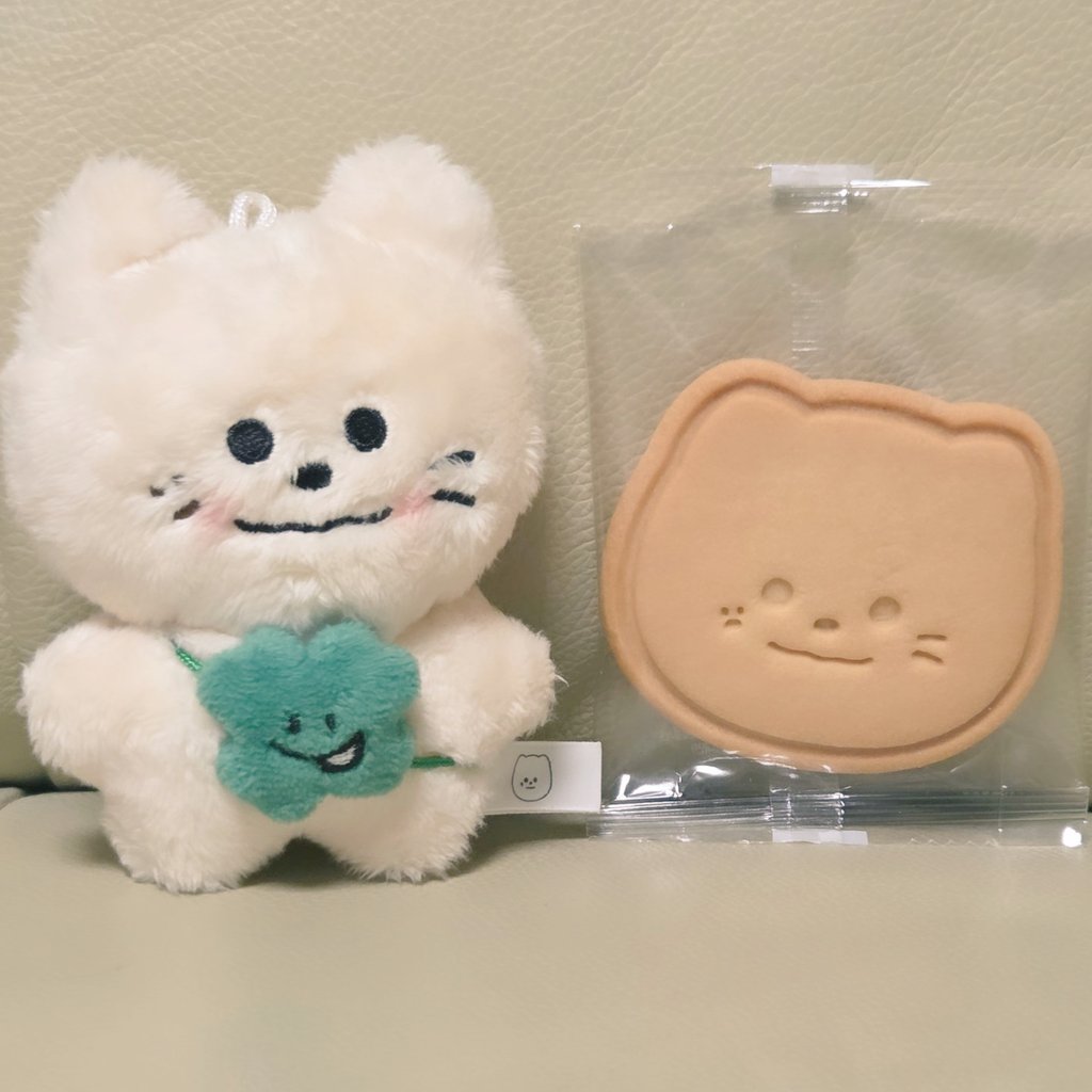 🥔🪴 +🐱🍀🐱🍪 =😆 듈의 튜샷 이쁘댜💕💕 <a href="/mozzabinnie/">모짜빈</a> #문감자 #모짜빈 #문빈  #빈이 #문빈인형 #빈이인형 #아스트로 #MOONBIN #ASTRO #예쁘댜