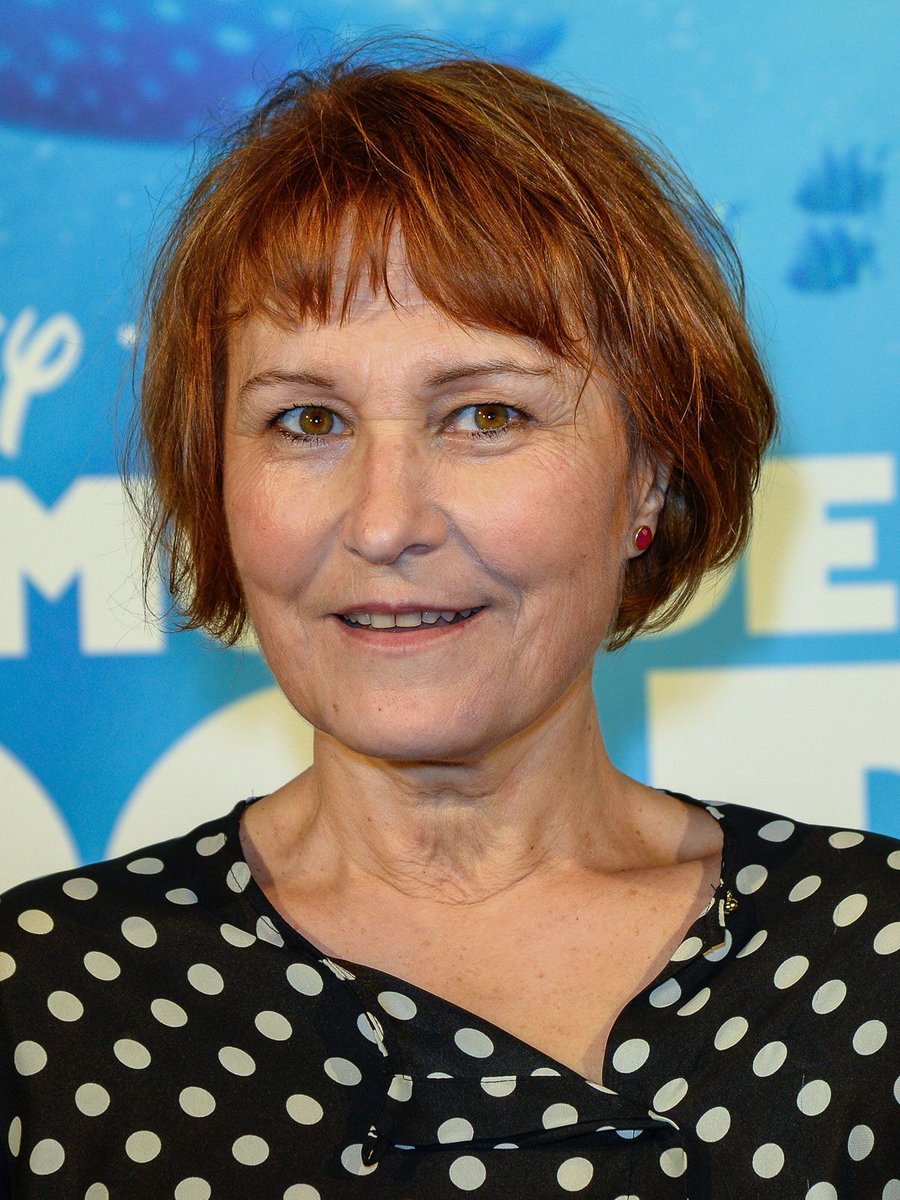 Huit comédiens et comédiennes de doublage, dont Richard Darbois, Françoise Cadol et Céline Monsarrat, célèbres voix françaises d’Harrison Ford, Angelina Jolie et Julia Roberts, s’attaquent à des sociétés américaines accusées d’avoir cloné leurs voix par IA sans autorisation. Ces