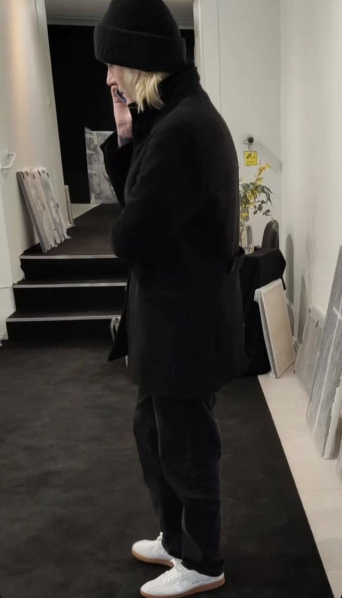 He’s calling to the manager again