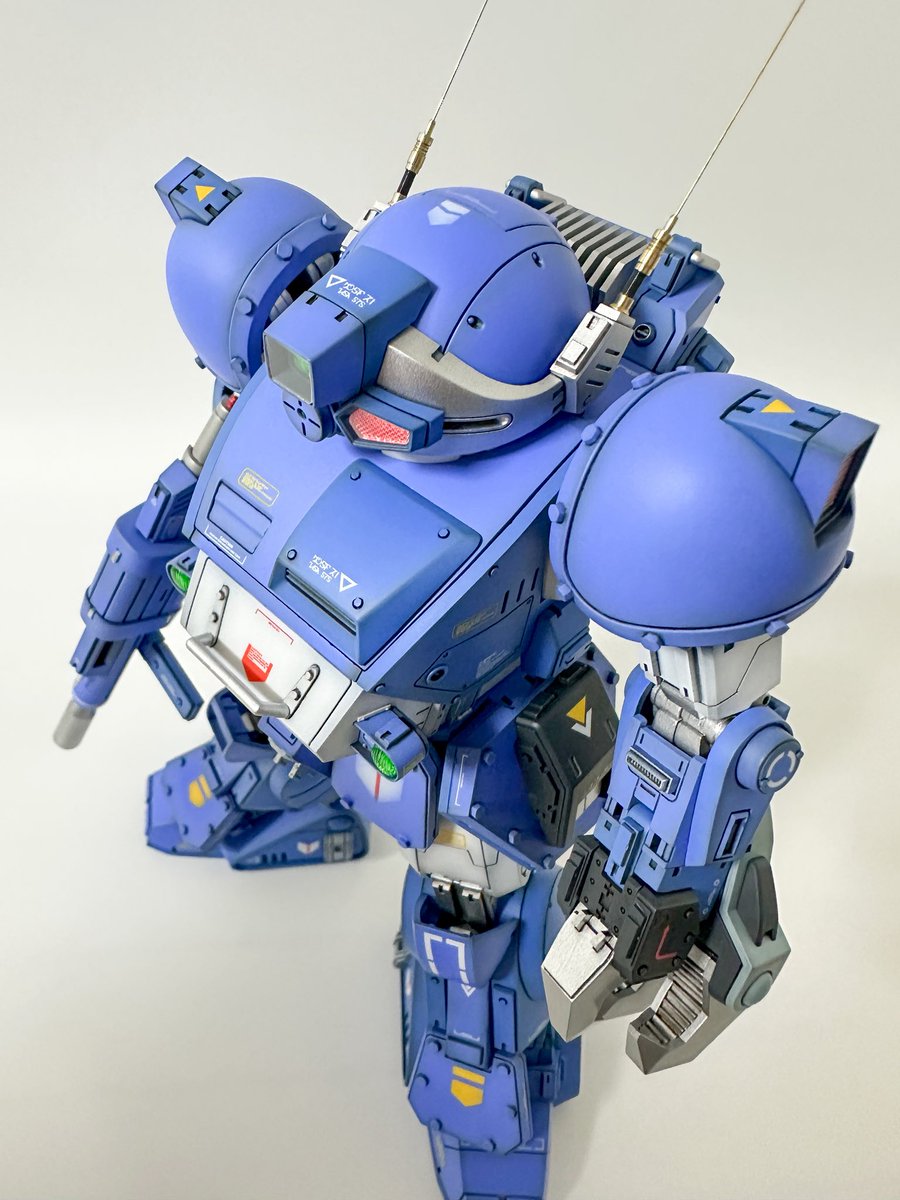 FukutuBlue's tweet photo. 赤くないですが、「R」デカールを使いたかったので。 https://t.co/0n65hYOAu1