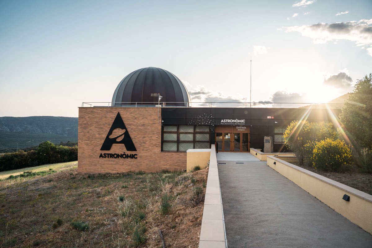 FGCcorporatiu's tweet photo. ☀️ El @parcastronomic del #Montsec centra les activitats 2026 en explicar fer pedagogia de l'eclipsi total de Sol que es veurà a Catalunya aquest agost

✅El PAM ofereix tallers i sessions especials al planetari per explicar les peculiaritats d’un eclipsi solar i ajudar tothom a planificar l’observació des de les zones on serà complet

✅També s’amplien els horaris per a les visites de grups concertades, sobretot d’escolars, per donar cobertura a la creixent demanda d’aquest col·lectiu

📲https://t.co/L0TUuZ65Xy