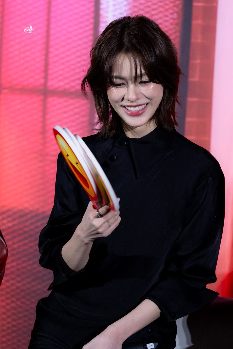 friedchicfan's tweet image. 🥰🥰🥰

#BurnoutSyndromeSeriesFinalEP
#Emiamily