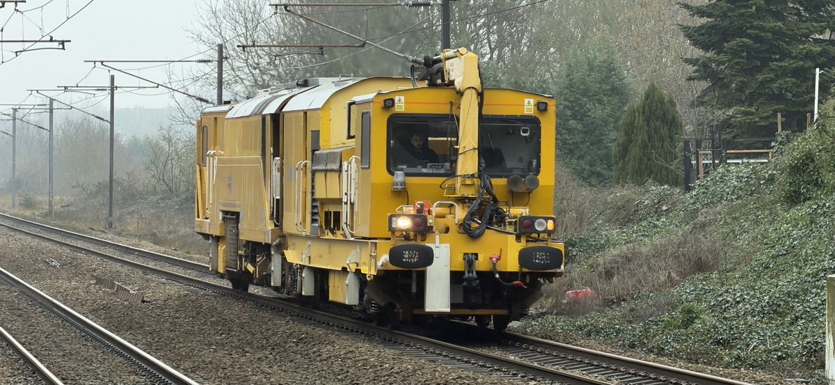 Percypotter49's tweet image. Dr80209 @ Fitzwilliam with todays 6U29 1011 Peterboro Eastfld Sig E44 to Wakefield Kirkgate S&amp;amp;Te #networkrail