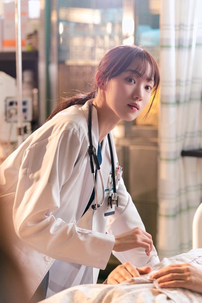 같은 의사인데 분위기 확 달라지는거 좋다
<<닥터스 진서우>>             <<낭닥 차은재>>