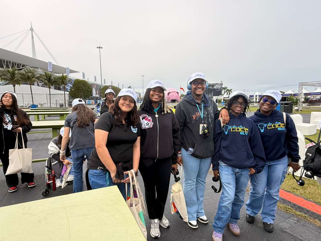 NAFMiami's tweet photo. Our STEM students from Miami Lakes Educational Center got an exclusive behind‑the‑scenes look at the Miami Formula E race, from simulators to workshops. Huge highlight: Sonia Samaroo presenting Nico Müller with the Pole Position Award.  #YourBestChoiceMDCPS #BeFutureReady https://t.co/HvaUBN4c35