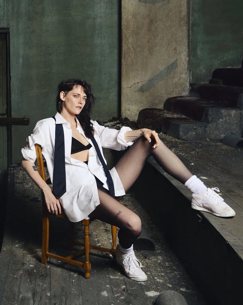 _filmcrave's tweet image. Kristen Stewart photographed by Tierney Gearon for Architectural Digest. 📷

🔗 architecturaldigest.com/story/kristen-…