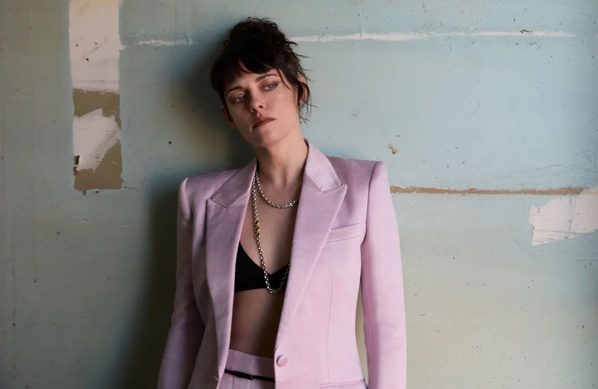 _filmcrave's tweet image. Kristen Stewart photographed by Tierney Gearon for Architectural Digest. 📷

🔗 architecturaldigest.com/story/kristen-…