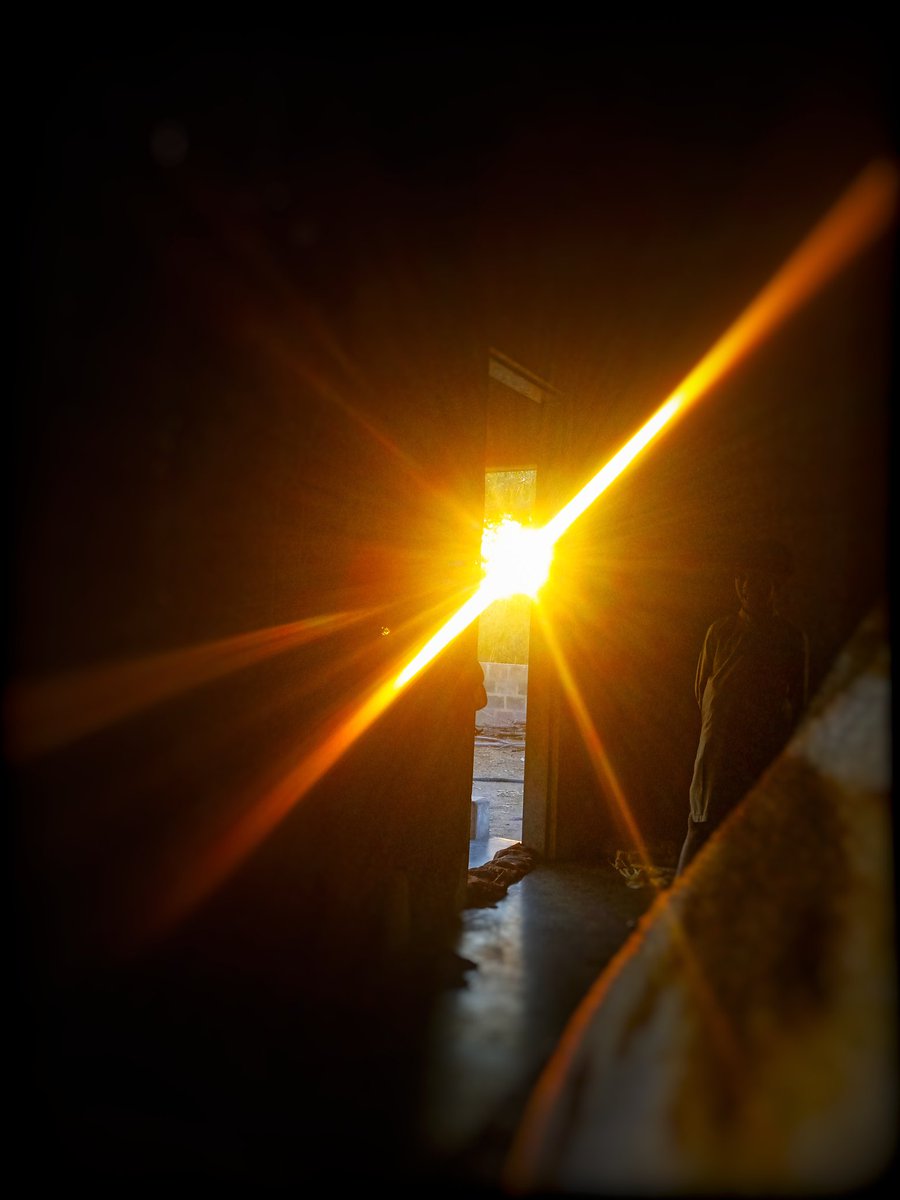 Light and Love have same aspects and reflects💧🌱
One gives Birth and Other gives Water...
#curiosity 
#Love