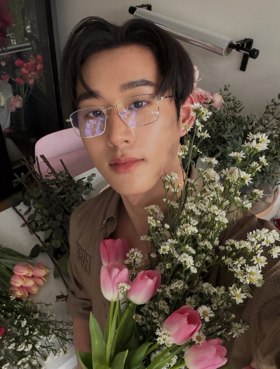 jusrdt's tweet image. ดอกไม้สวยจัง โสดไหมครับ