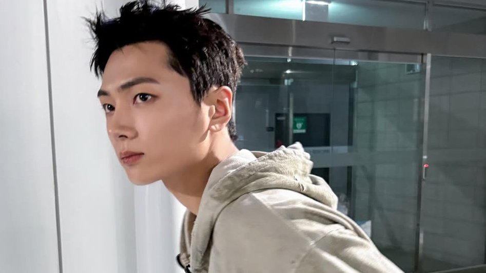 new hair, new tee, newjeans, do you see?