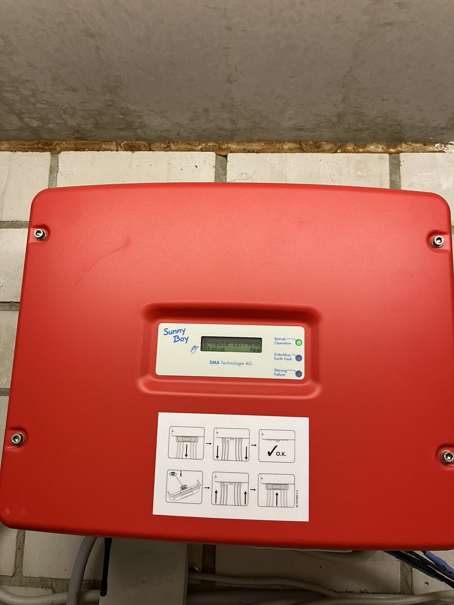 Gestern lag noch Schnee, heute schon wieder 5,5kW Leistung. Sehr geil!

Insgesamt schon 165 Megawattstunden seit 2007! Alles eingespeist zu 50 Cent je kWh.

#balkonkraftwerk #photovoltaik #solarenergy <a href="/wahlborn/">Wilfried DL2LK</a>