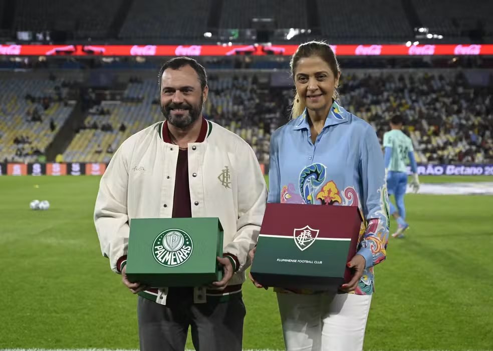 NasceOflu's tweet image. O Palmeiras esperou a hora certa para dar a investida em Arias e Nino.   

Viu que o Fluminense ofereceu 15M de dólares no Bouanga  e sabe que o clube não tem dinheiro para oferecer + 25 em Arias e + 10 ou 12m em Nino ao mesmo tempo.   

Não acredito que tenha sido coincidência,…