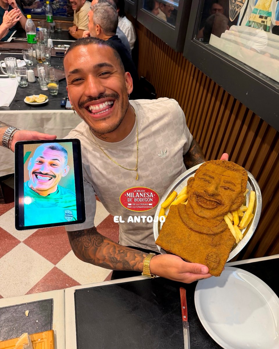 SC_ESPN's tweet image. 🤣 Reparte alfajores... ¡Y AHORA TAMBIÉN MILANESAS! ¿Qué puntaje se lleva esta dedicatoria de El Antojo para Nacho Arce?

📸 Ig/elantojo_ok2