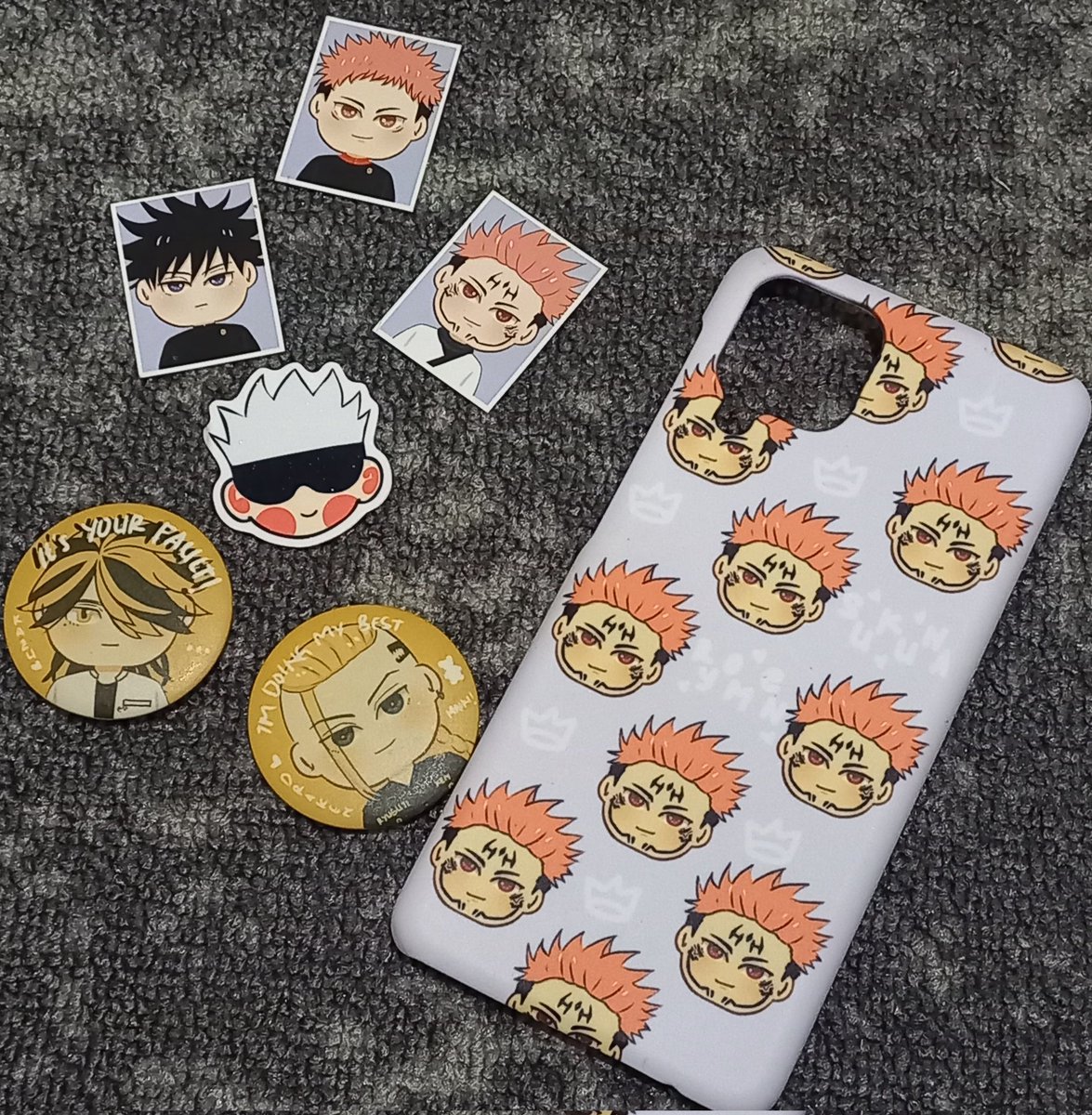 chawrypie's tweet photo. finally casenya sampe juga 😍 ini masih bagus, mana dapet freebies juga. thank you 🫶🏻🫶🏻 @0x0martid https://t.co/dXNSJhfHzn