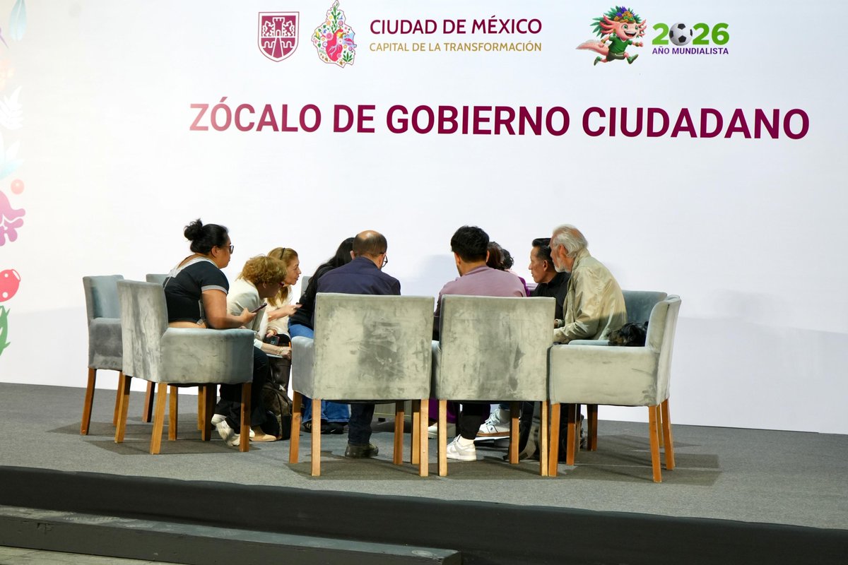 SEPICDMX's tweet image. Ayer, como cada martes, en otra jornada del programa #ZócaloCiudadano, la #JefaDeGobierno, Clara Brugada, junto con Nelly Juárez, titular de la SEPI, estuvieron presentes para atender a los ciudadanos y resolver sus necesidades. 

#CapitalDeLaTransformación