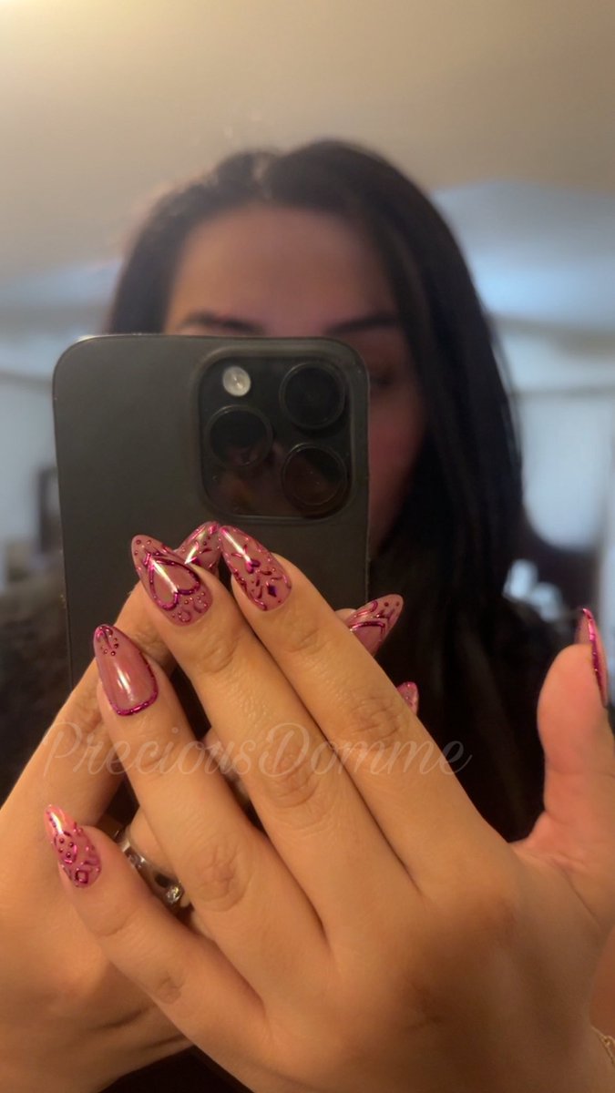 XXQueenPDXX's tweet image. New nails 💅 

You pay for them 😍