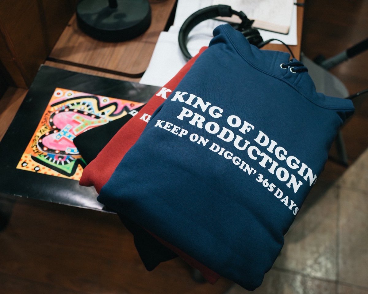 K_O_D_TOKYO_FM's tweet photo. 🎁リスナープレゼント🎁
STILL DIGGIN'
 「“KOD DICE LOGO” PULLOVER HOODIE」３色サイズXXLを3名に
プレゼント🎁✨

🔴応募方法　
#kod_tfm を付けてフォロー＆リポスト
ご意見＆ご感想頂くと当選確率UPも⁉️

🟡締切次週放送迄
※当選者にはDMさせて頂きます😌

@K_O_D_TOKYO_FM 
@DJMURO 
@MACKACHIN 
@tokyofm 
photo by @MURAKENPHOTO