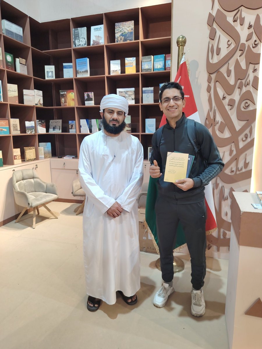 yahyaalsawi's tweet photo. تشرفت بالحصول على هدية مميزة 🤍
كتاب تاريخ #عمان البحري يوثق التجارة والصيد والأسطول البحري العماني عبر التاريخ 🌊⚓
مع هدايا راقية من د ابراهيم المغيري تعبّر عن عمق الحضارة وروح المحبة
أدام الله المحبة بيننا جميعًا 🤍🇪🇬 🇴🇲
#معرض_القاهرة_الدولي_للكتاب_2026 https://t.co/qDBCKtatFE