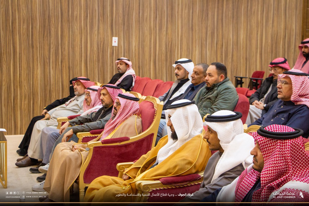 استقبل رئيس مجلس إدارة #غرفة_الجوف د. حمدان بن عبدالله السمرين، معالي الرئيس التنفيذي للهيئة العامة للغذاء والدواء أ.د. هشام بن سعد الجضعي، في لقاء خُصص لممثلي القطاع الخاص، جرى خلاله الاستماع إلى أبرز التحديات التي تواجه المنشآت الخاضعة لإشراف ورقابة الهيئة، ومناقشة سبل تعزيز