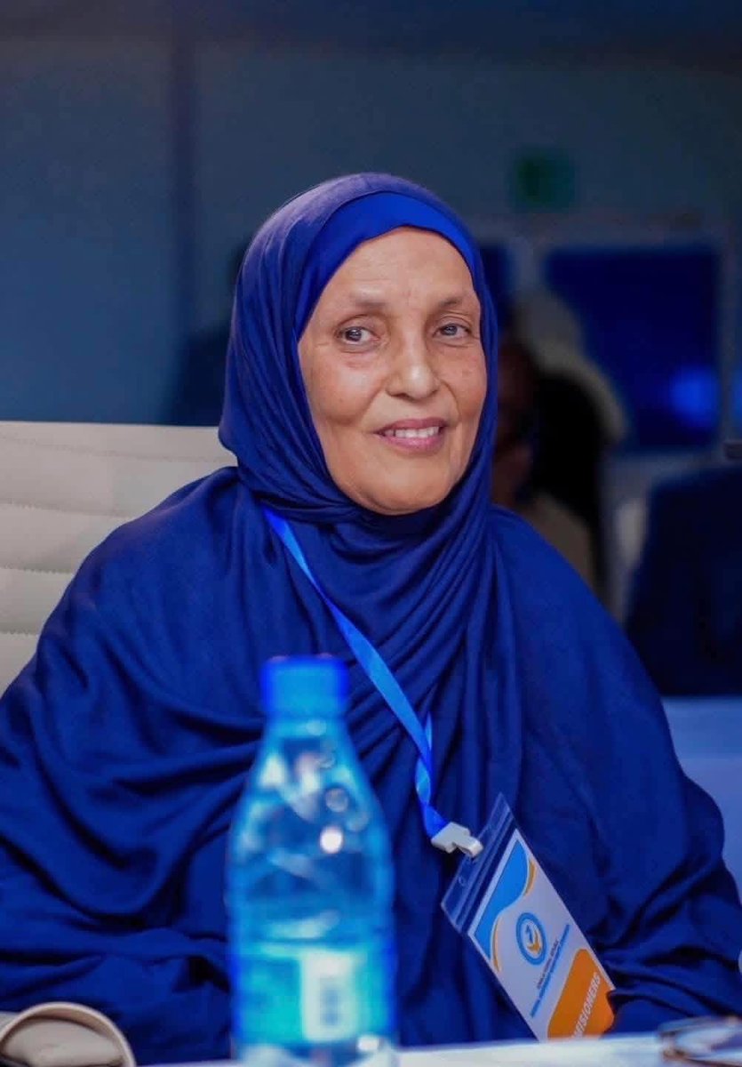 Aynte's tweet photo. Warmest congratulations to mama @DrMaryanQasim for her election as the Chairperson of the National Human Rights Commission of #Somalia. I can’t think of a more qualified person than her, given her extensive experience and integrity. I pray for her continued success. 

Read her full profile here: https://t.co/uVnMP8YCxx