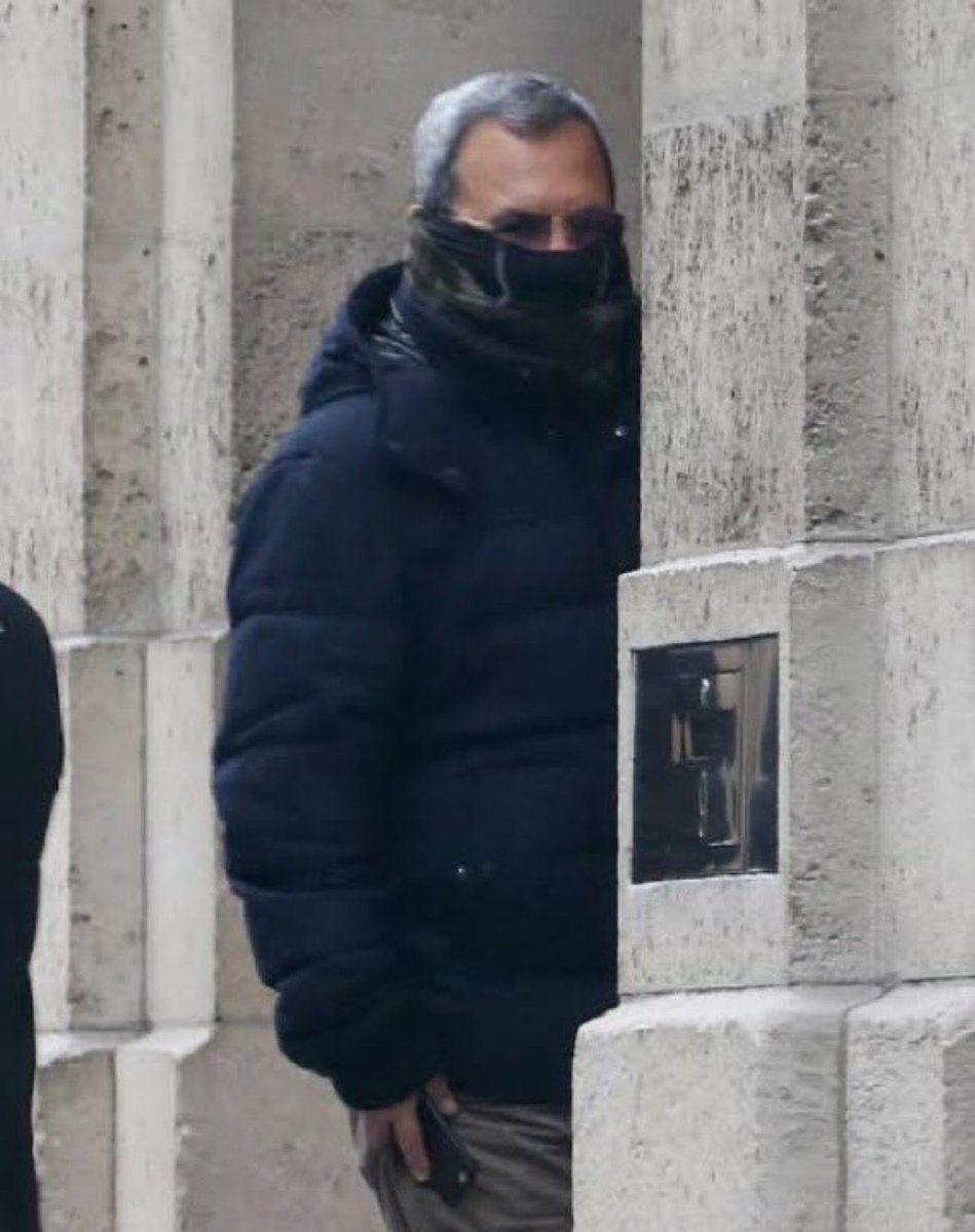 goddek's tweet image. This is Vladimir Putin, trying to enter Epstein’s New York residence unnoticed and disguised. At least 30 visits are documented in court records.

By that point, Epstein’s crimes were already widely documented.