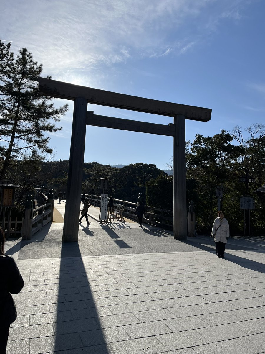 Rein_Pcat's tweet photo. #伊勢神宮 #ルーブル彫刻美術館 #松阪牛 
深夜バスで弾丸三重旅行〜
伊勢神宮に放されたニワトリ居た！ｶﾜｲｲ
世界で唯一のルーブル美術館の姉妹館は実物で型を取った彫刻の復元が大量に展示されてて圧巻だった！
赤福！伊勢うどん！松阪牛！最高！！ https://t.co/dXdbXGuhTm