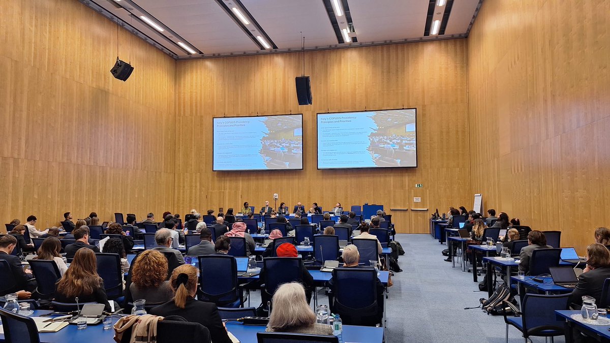 ItalyUN_Vienna's tweet image. Presentation of 🇮🇹 #COPUOS Presidency programme: keeping #OuterSpace a domain of peace, opportunity &amp;amp; shared progress, through cooperation, inclusion, capacity building. 
Focus on shared goals in space traffic, debris mitigation, use of space resources, long-term sustainability.