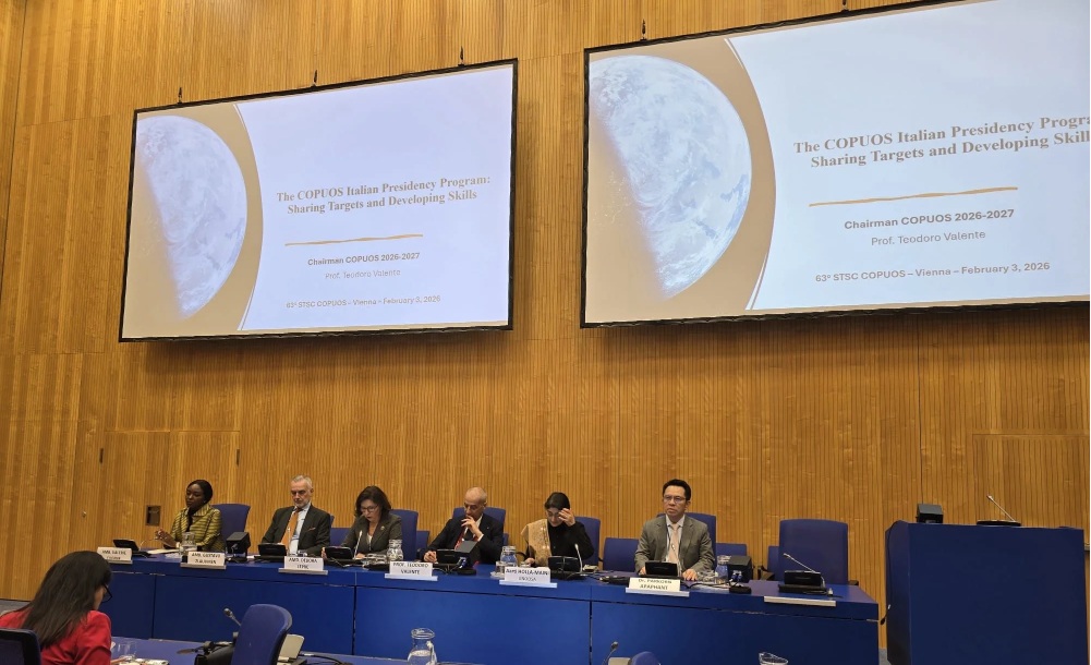 ItalyUN_Vienna's tweet image. Presentation of 🇮🇹 #COPUOS Presidency programme: keeping #OuterSpace a domain of peace, opportunity &amp;amp; shared progress, through cooperation, inclusion, capacity building. 
Focus on shared goals in space traffic, debris mitigation, use of space resources, long-term sustainability.