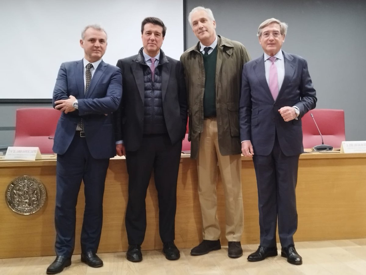 prosevillaport's tweet photo. Hemos asistido al primer encuentro Diálogos @USPuertoSevilla en la @FceyeUs, protagonizado por el CEO de Merlin Properties, Ismael Clemente. Se debatió sobre el papel de los puertos en la revolución logística y las tendencias inmobiliarias del sector, ante más de 250 asistentes. https://t.co/IwYGsyX5RX