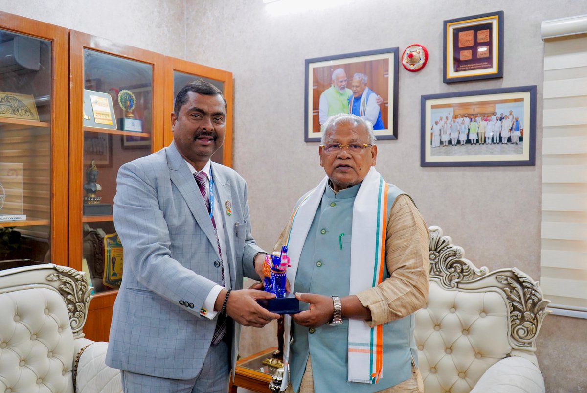 cagcmisra's tweet image. It was a privilege to interact with Sh Jitan Ram Manjhi ji, Union Minister of MSME , on the evolving role of #MSMEs and #startups in nation-building

Exchanged perspectives on Corporate Mitra (Budget 2026), MSME Clinics, and other #ICAI-led initiatives.

#charteredaccountant