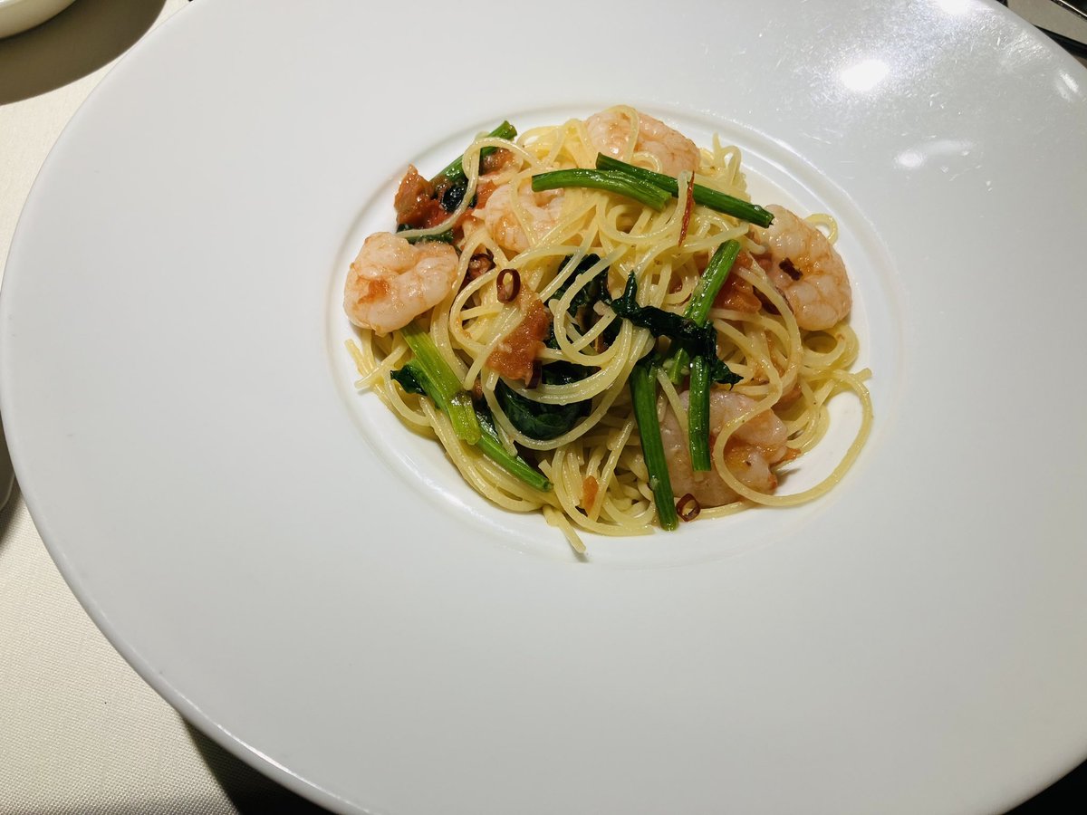 murai_rr's tweet photo. ここの夕食がホテルのレストランにしては破格なのと（たしこれだけ頼んで2,000円ちょっとくらいでした）、ウェルカムドリンク一杯無料だったので、珍しくホテルで夕食をとりました。お値段安いのにお料理ちゃんと美味しくてめちゃ良かったです。 https://t.co/6kGOzZG0Js