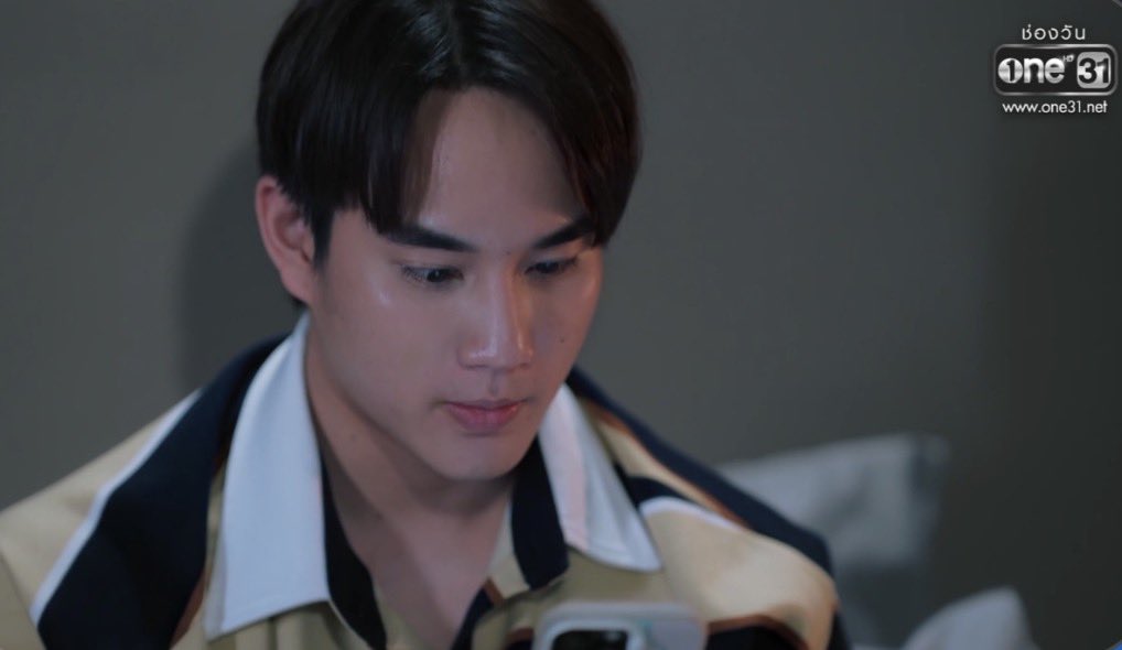 TwentyfivePK's tweet photo. ต้นโอ๊คแสดงโคตรดี เปลี่ยนอารมณ์ไวมาก ซีนยาวขนาดนี้ไม่หลุดเลย #ศักดินาวิทยาลัยEP5 https://t.co/DXTzluol4q