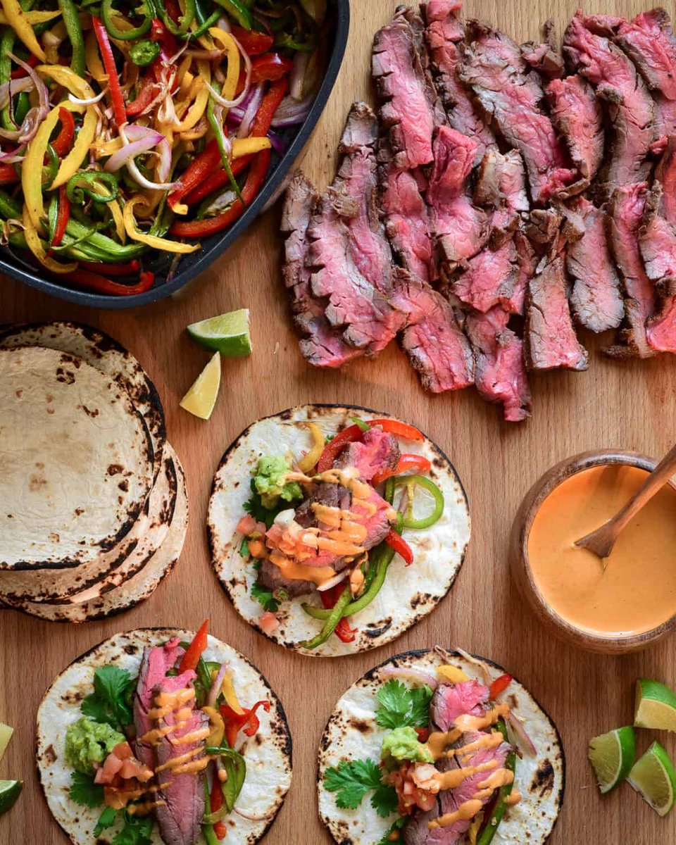 Would you believe these sizzling flank steak fajitas were made entirely in the air fryer?
Grab the recipe 🏈 zimmysnook.ca/air-fryer-flan…

#airfryer #gamedayfood #SuperBowl 
#Foodie #SundayFunday