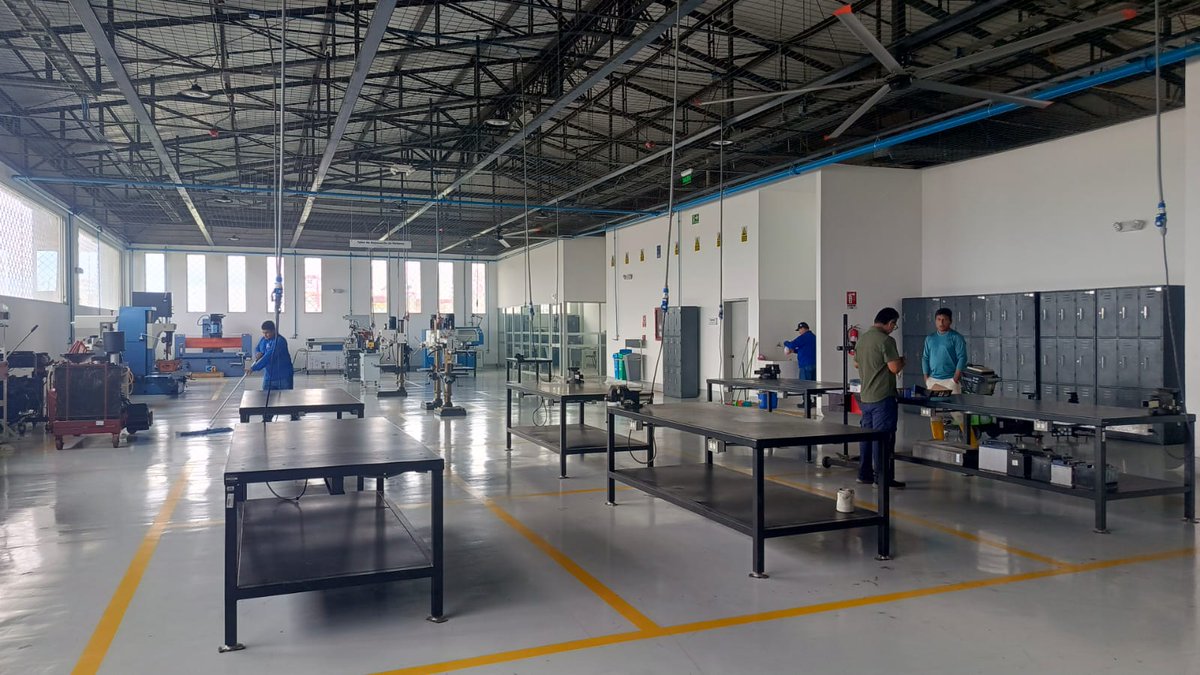 EducacionZ7_Ec's tweet photo. ¡Fortalecemos la educación técnica!

📚 El coordinador zonal @FavioAndresV visitó las instalaciones del @instipp1 para verificar el estado de la infraestructura y mantener un diálogo productivo con el personal docente y administrativo. 🤝

#ElNuevoEcuador https://t.co/iBJowBMEUI