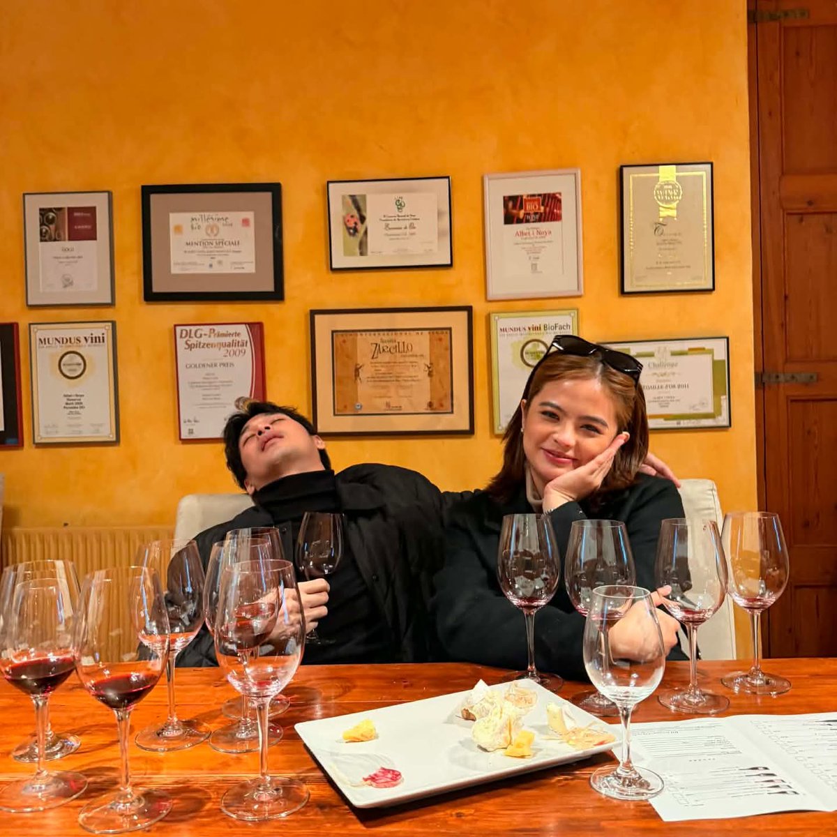 _YnnB's tweet image. Sabi nila, 'find someone who makes you laugh.' Pero kay Wilbert at Bea, higit pa sa tawa ang nahanap natin. Nahanap natin yung pahinga sa gitna ng pagod. Dito lang tayo, walang bibitaw🫰🏻🧡